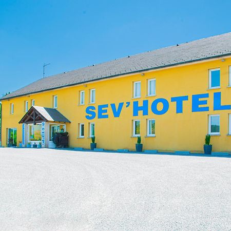 Sev'Hotel Severac-d'Aveyron Bagian luar foto