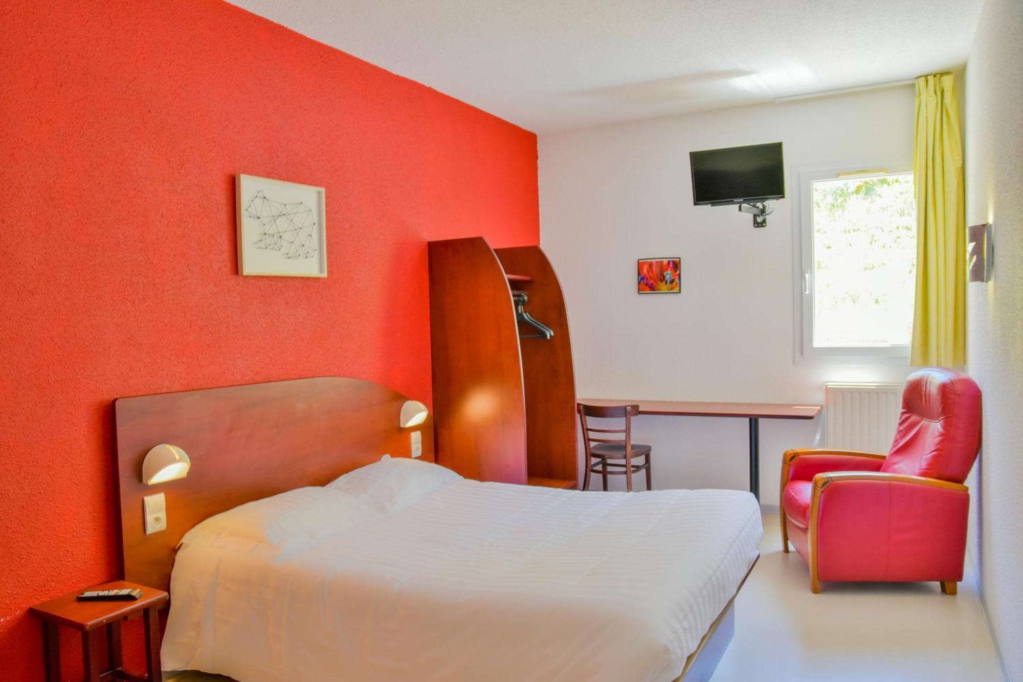 Sev'Hotel Severac-d'Aveyron Bagian luar foto